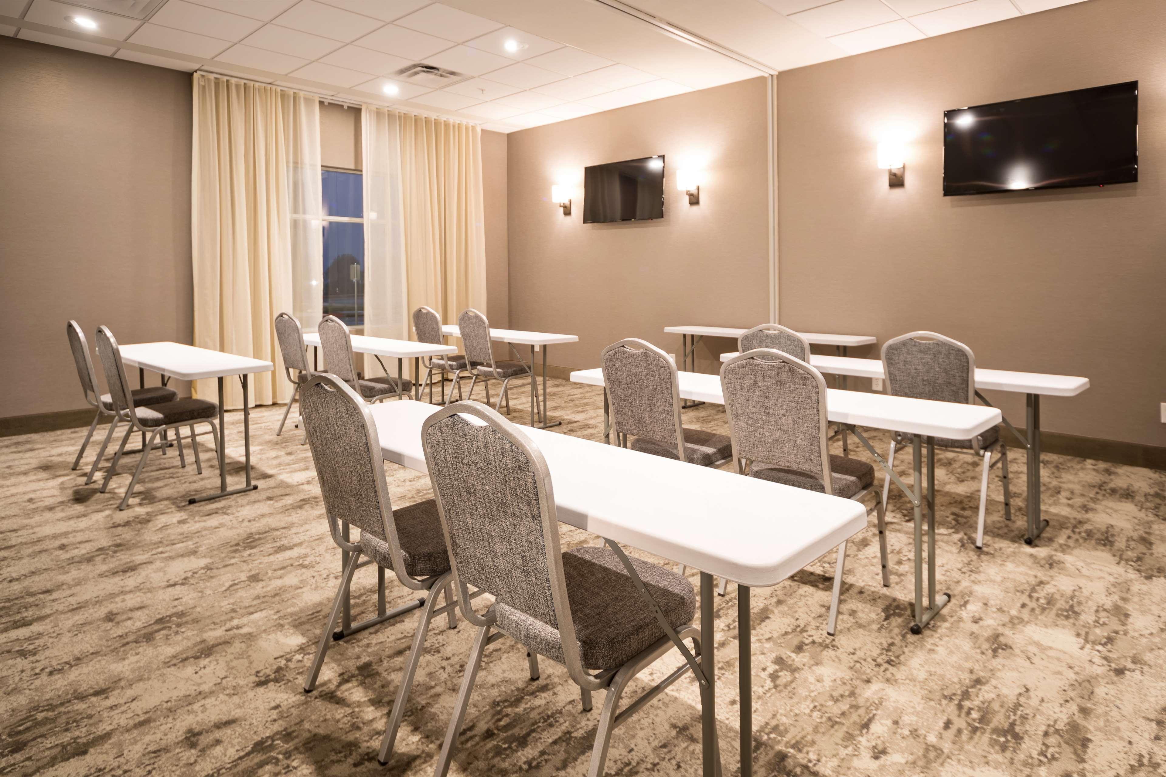 Best Western Plus Drayton Valley All Suites Экстерьер фото