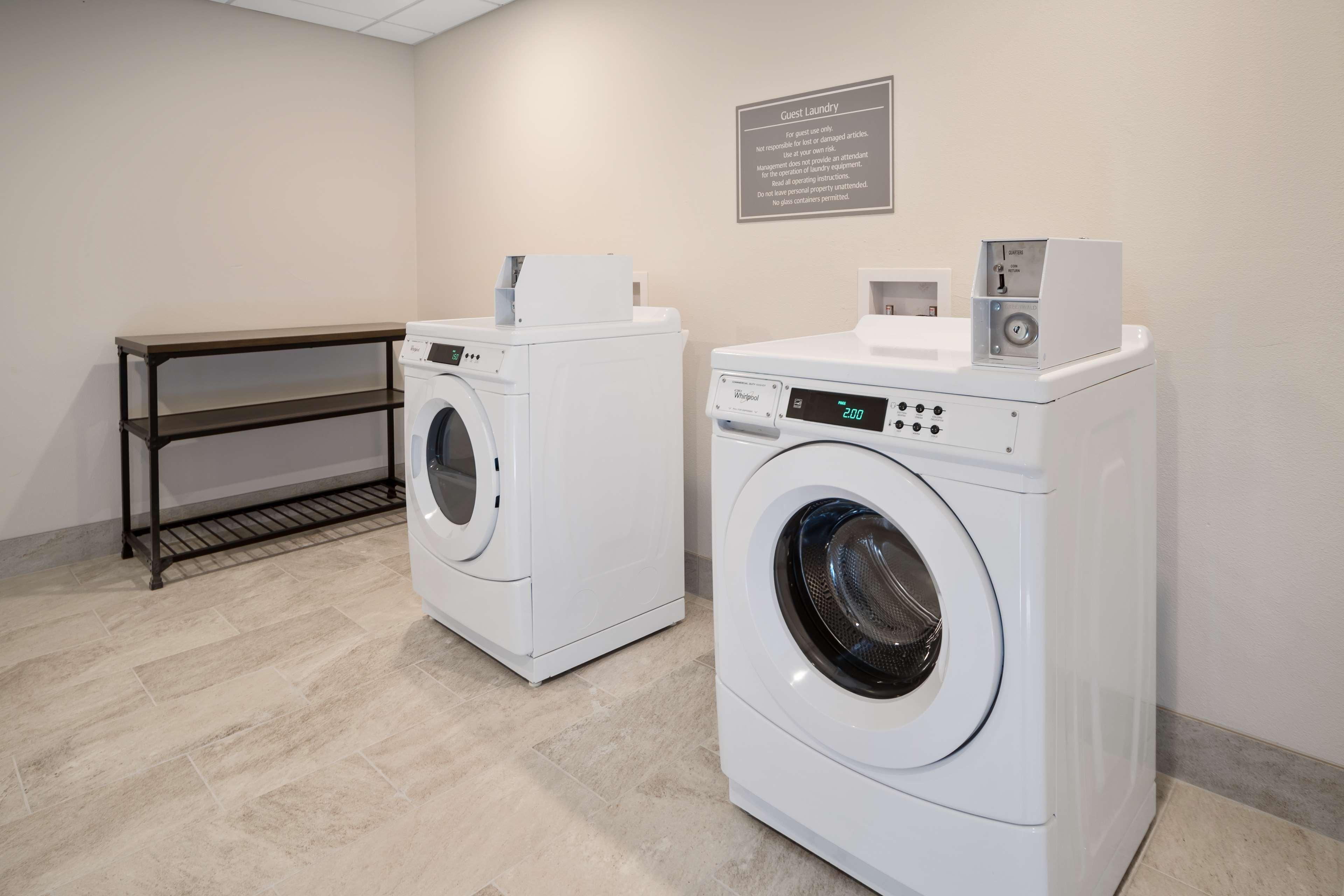 Best Western Plus Drayton Valley All Suites Экстерьер фото